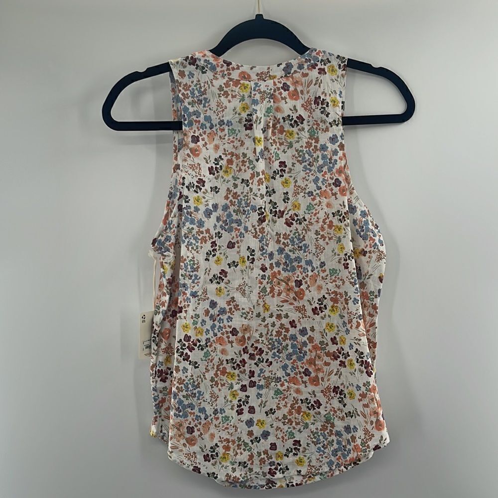 $3For$20 A.N.A Sleeveless Flower Blouse - Picture 4 of 4